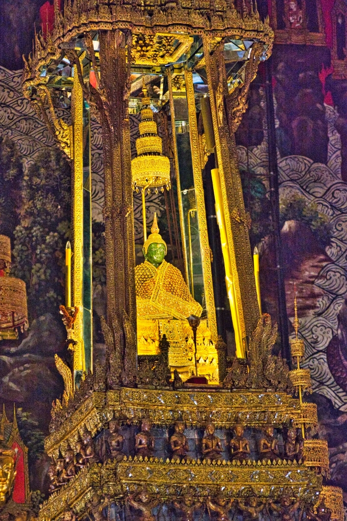 Emerald Buddha, Ubusot, Wat Phra Kaew
