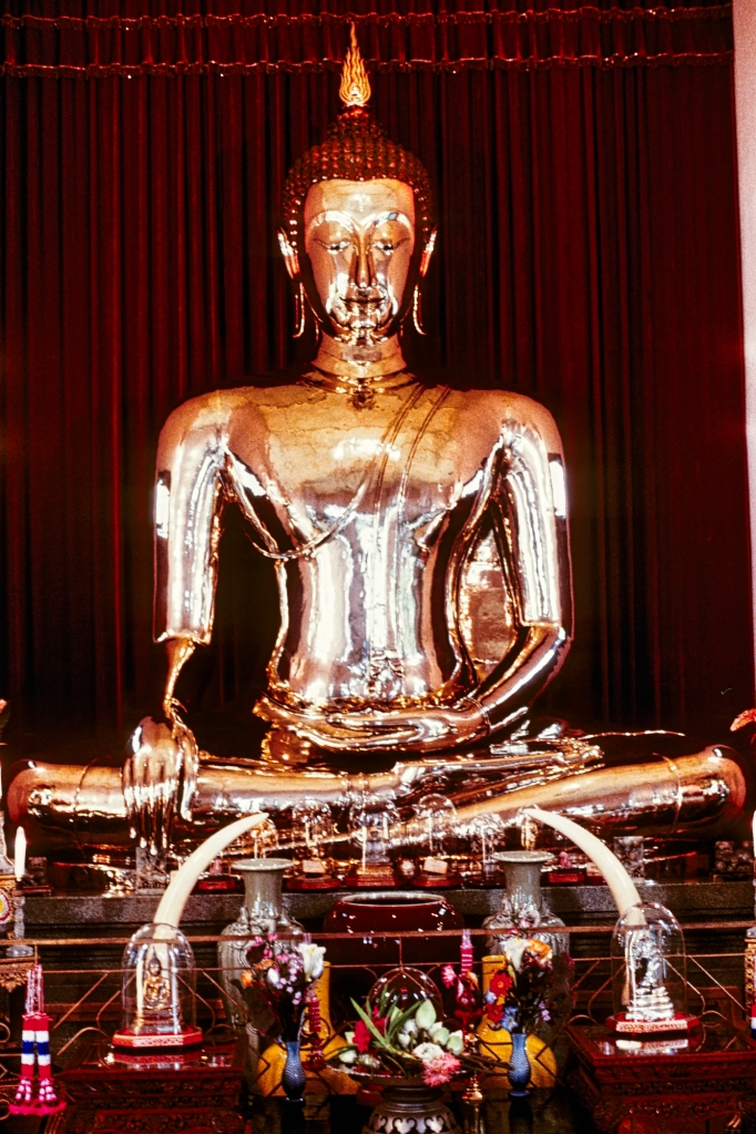 Gold Buddha Full View, Wat Traimit, Bangkok, TH