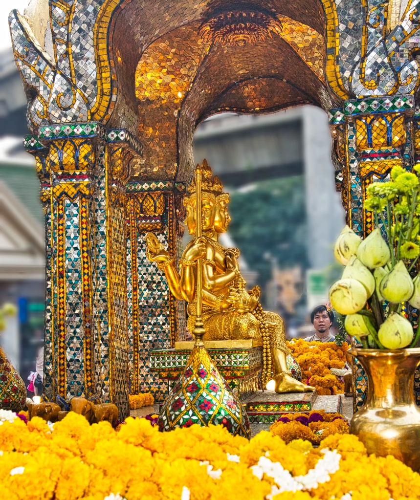Phra Phrom Statue, Erawan Shrine, Bangkok, TH