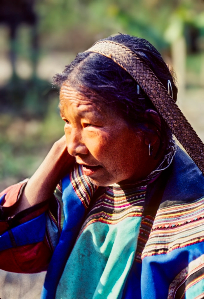 Lisu Woman Porter, Hill Tribe Trek, TH  49-05