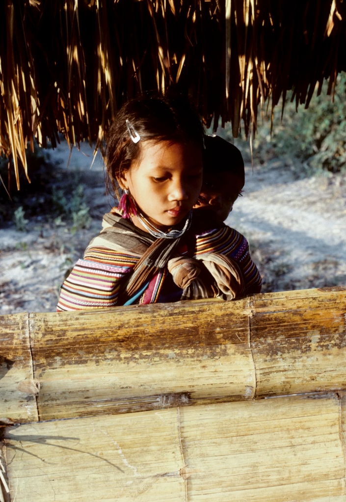 Lisu Girl & Baby, Hill Tribe Trek, TH, 49-09